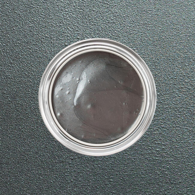 Farbton Black Pearl in einer geöffneten Dose von oben